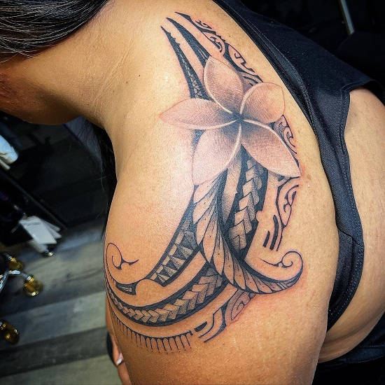 Tribal shoulder tattoos for ladies