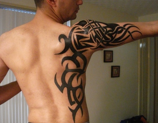 Stunning Tribal Tattoo On The Back And Shoulder