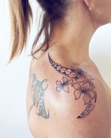 Trendy Tribal Art Shoulder Tattoos