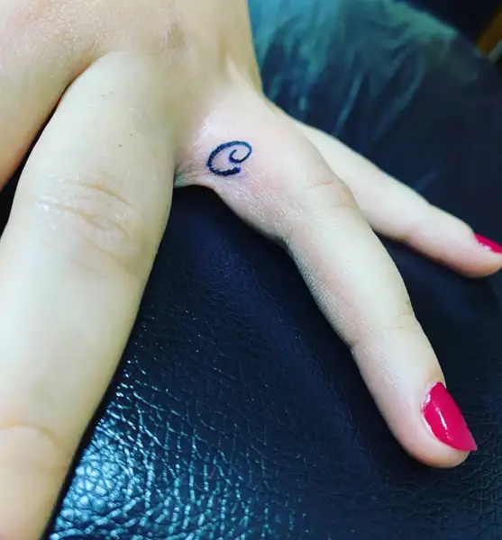 30 Unisex Wedding Ring Tattoos for Couples  100 Tattoos