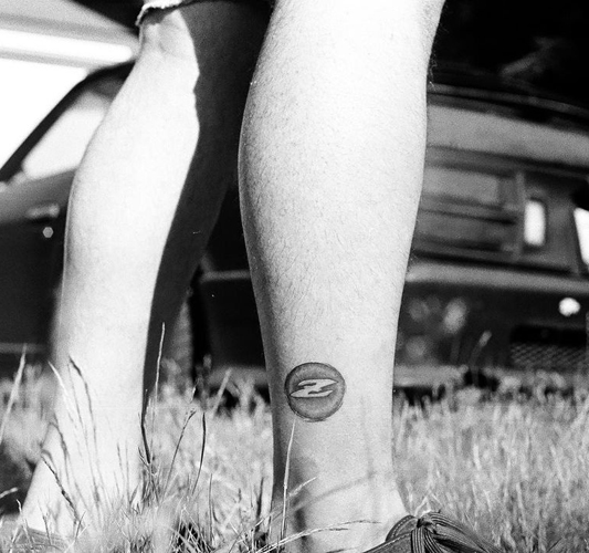 Z Letter Brand Tattoo On The Leg