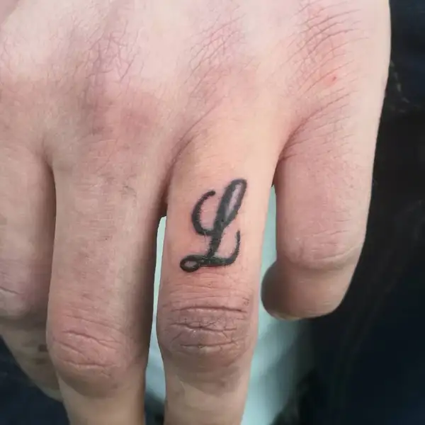 Small Tattoos on Twitter Behind the ear tattoo of letter L together with  a red heart on Angie smalltattoos tatto httptcoPM1aLC9I8X  httptcoU3Jcd9OTgs  Twitter