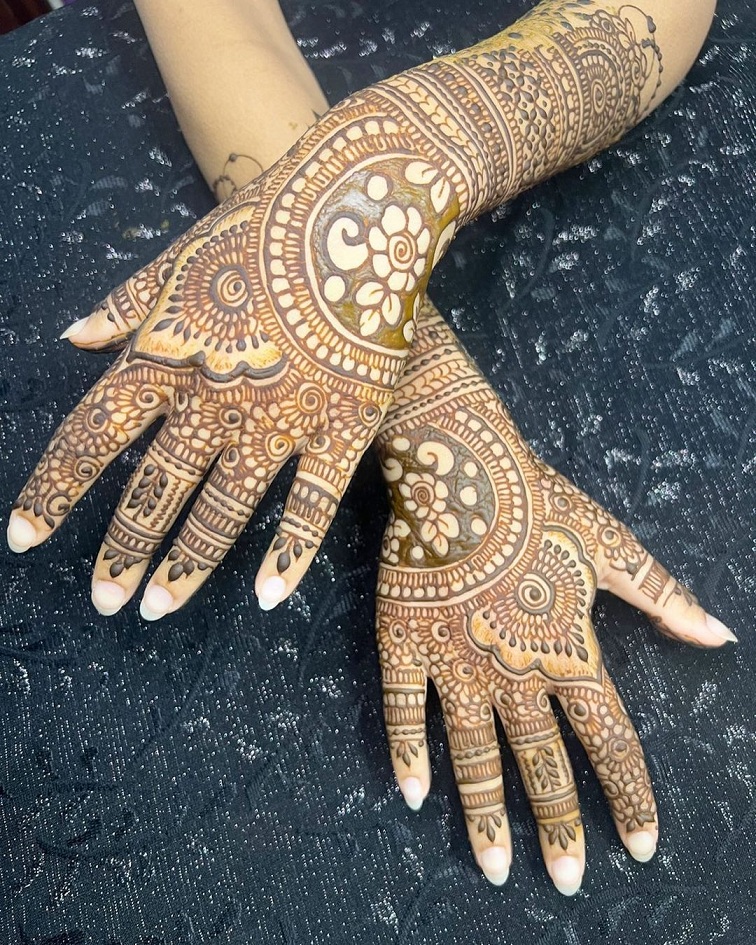 Unique Back Hand Mehndi Designs For The Bridesmaids! | WedMeGood-sonthuy.vn