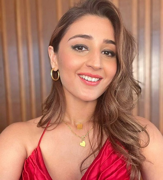 Singer Dhvani Bhanushali famous female singers in india