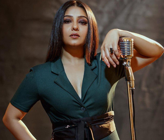 Singer Sunidhi Chauhan indian female singers list