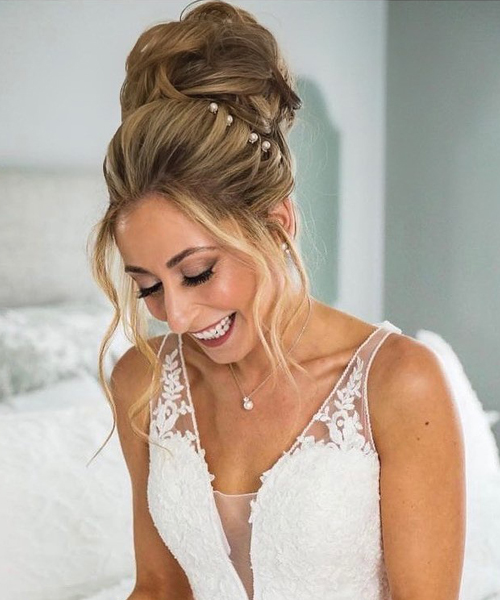 Share 148+ best bun hairstyle for gown