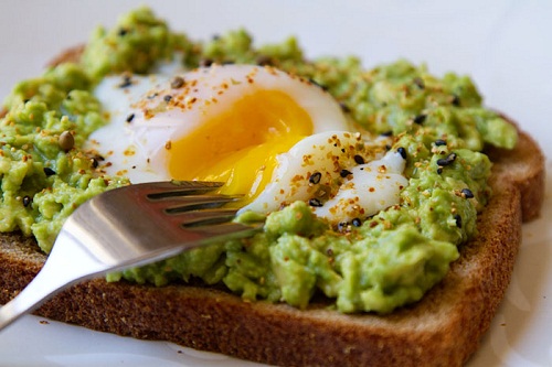 Wholegrain Avocado Toast With Sunny Side Up perfect breakfast for weight gain