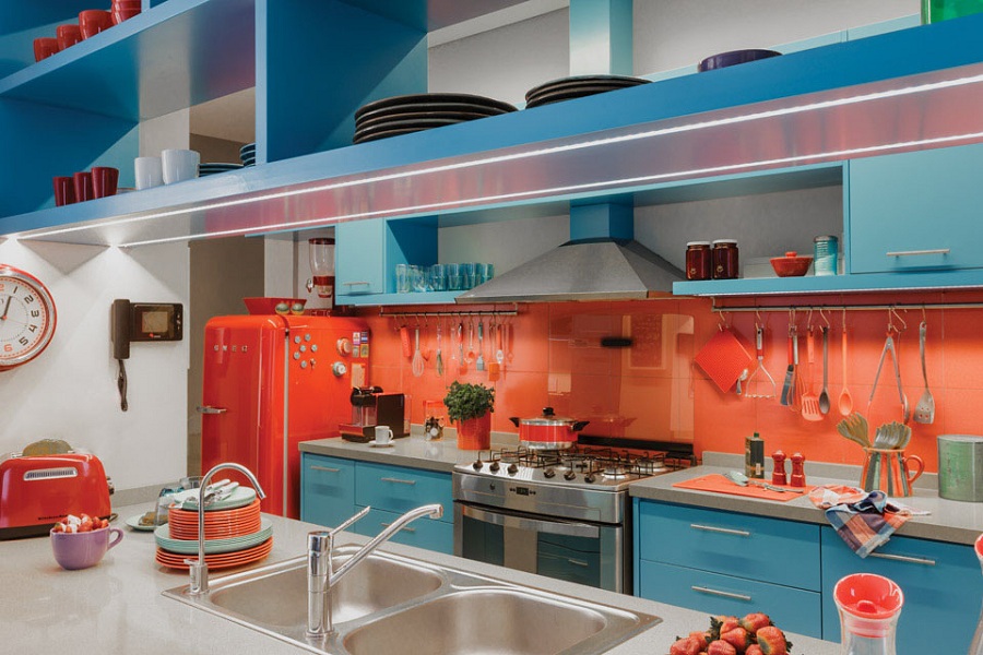 Blue and Orange Kitchen Idea