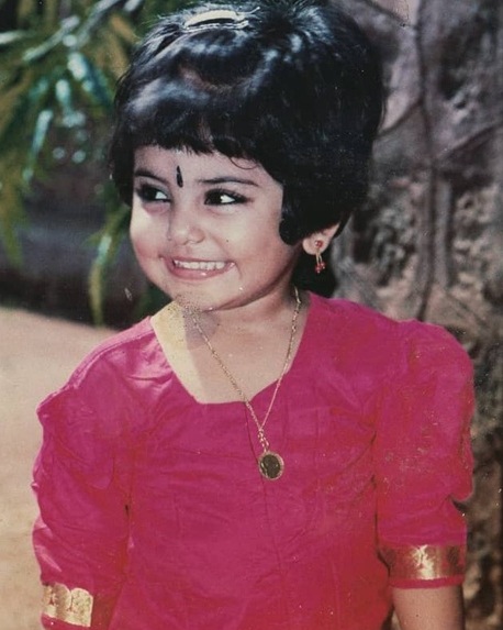 malayalam heroine Manjima Mohan Childhood Photos