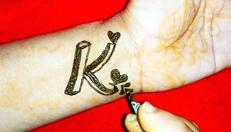 K Letter Mehndi Design With Little Hearts