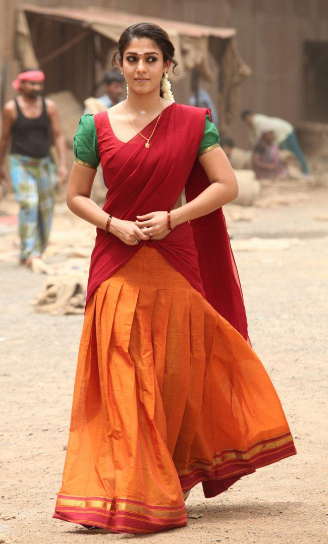 mallu actress in half saree