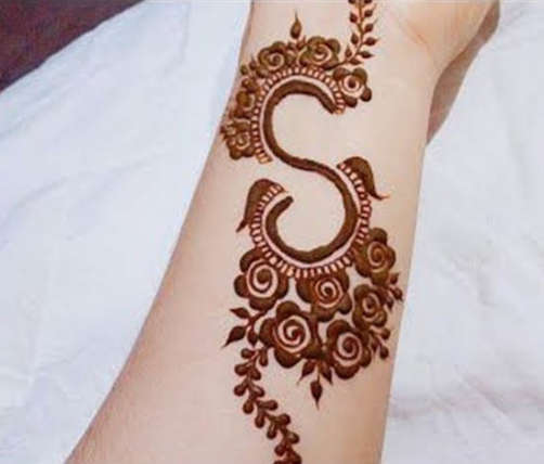 New stylish easy and simple letter tattoo abcde  Henna tattoo designs  simple Mehndi design photos Mehndi simple
