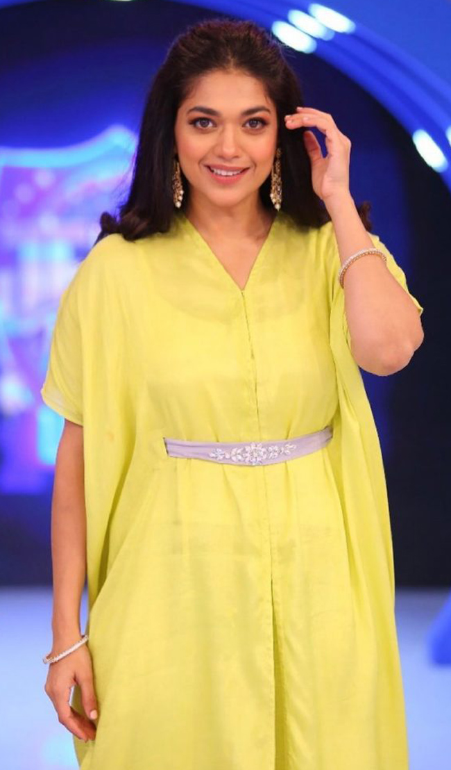 Cute Pakistani Actress Sanam Jung