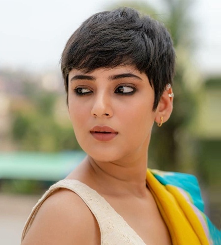 Simple Short Haircut for Everyday Saree Look