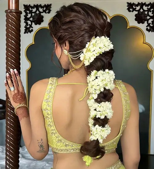 15 Simple Gajra Hairstyles for Traditional Wear | Styles At Life