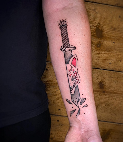 Goromajima Tattoo On The Knife