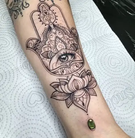 Top 15 Exclusive Hamsa Tattoo Designs In 2023 | Styles At Life