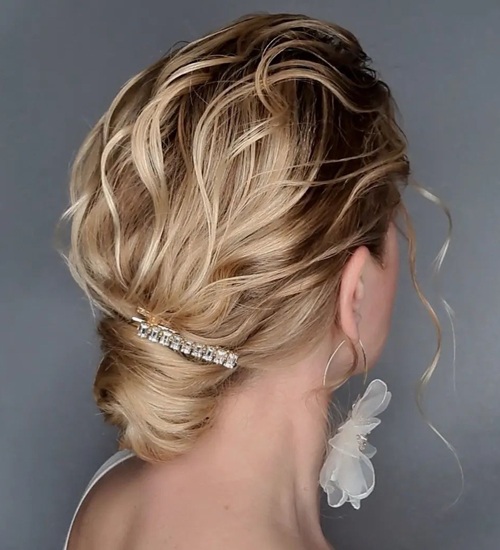 Cocktail Bun Hairstyles for Curly Hair