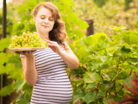 Benefits of Grapes During Pregnancy and Its Side Effects