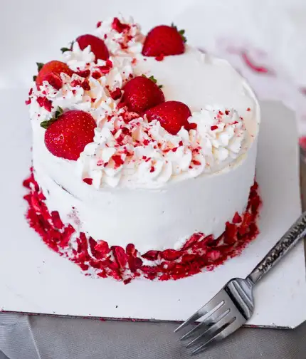 7 Easy Cake Decorating Trends For Beginners - MommyThrives
