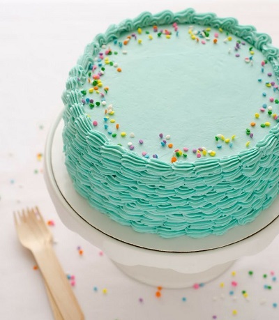 Elegant Minimal Cake Design