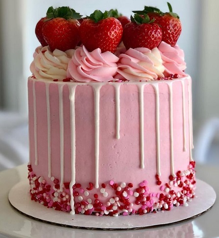 simple strawberry cake design 