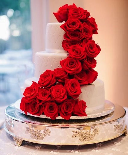 Engagement Cake Design With Roses