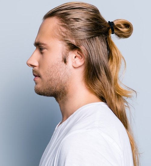 Man ponytail hairstyle hi-res stock photography and images - Alamy