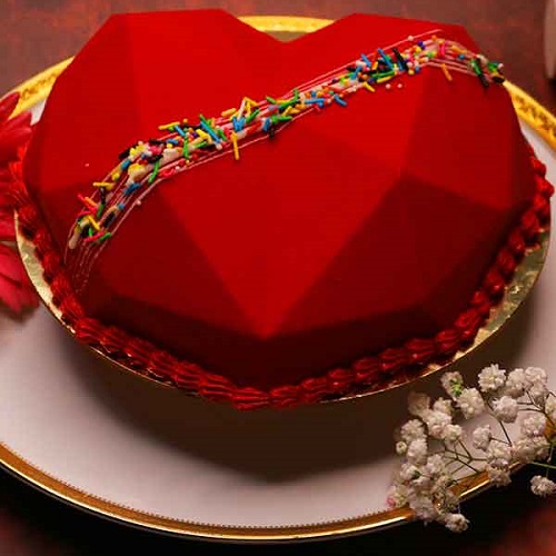 Red Velvet Pinata Cake Design