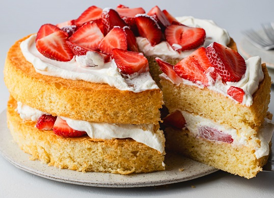 strawberry cake simple design 