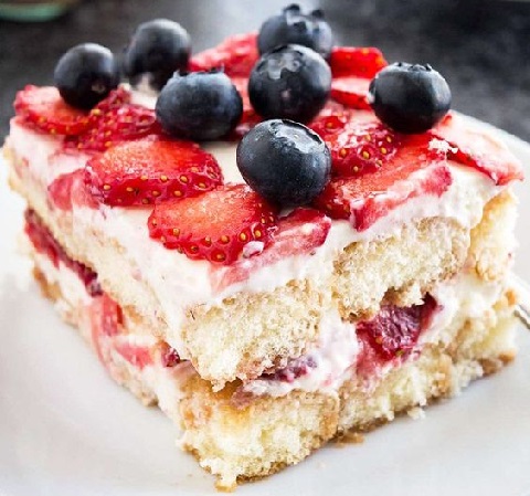 Strawberry Tiramisu Cake