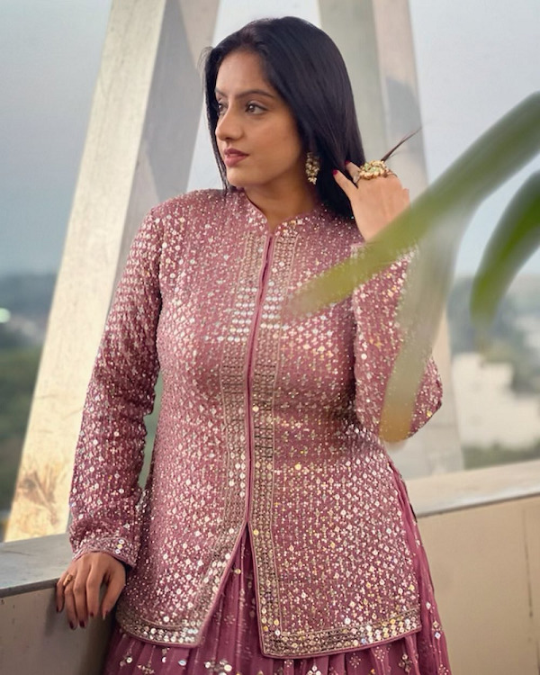 Kali Pocket Lehenga with full sleeve blouse and Contrast Dupatta –  J.B.FASHION
