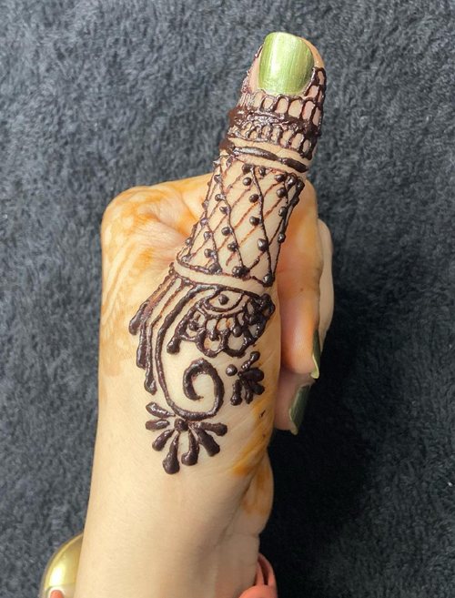 35 Beautiful Henna Design Ideas : Small Leaves
