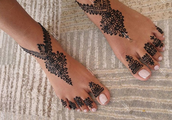 Beautiful Mehndi Design For Anklet