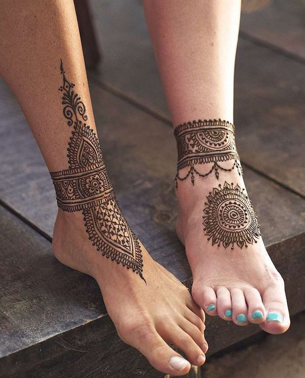 Stepping out in style with this flora x henna foot adornment 💫  @kailuastudio | Instagram