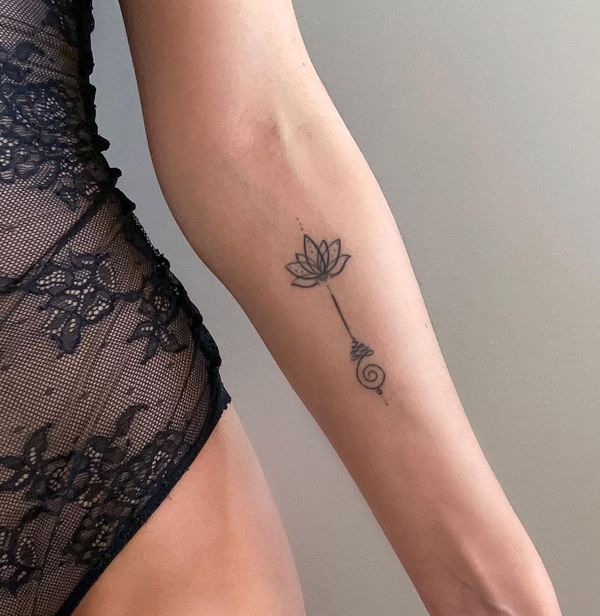 Aliens Tattoo  Unalome tattoo designs have become very popular especially  among women due to their aesthetic appeal and powerful symbolism Unalome  tattoos are beautiful and meaningful Unalome tattoo by Bishal Majumder 