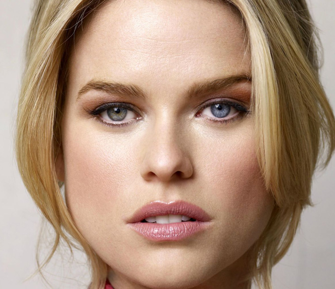 Alice Eve Different Colored Eyes