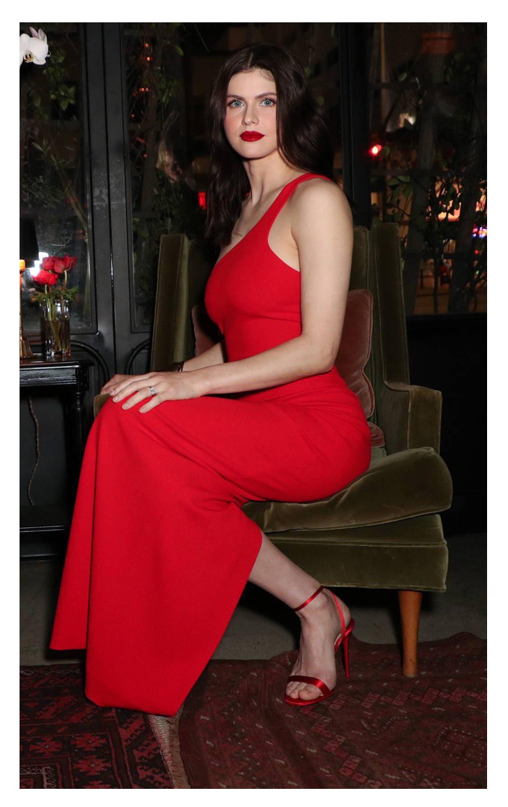 Daddario In Hot Stunning Red Gown