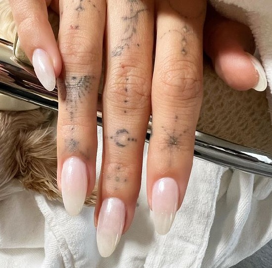 Hailey Beiber's Nails