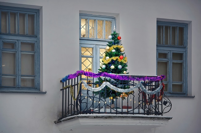 Christmas-Balcony-Decoration-2