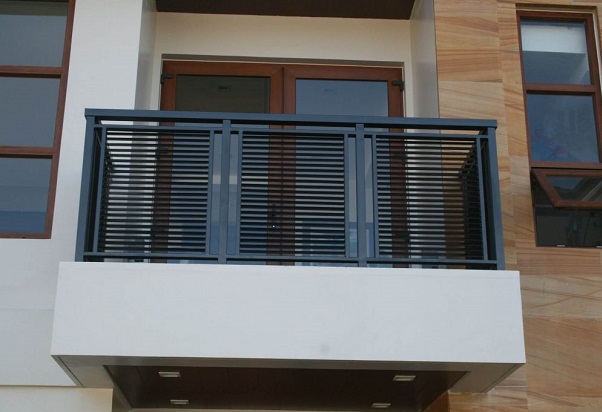 Contemporary Balcony Railing Design