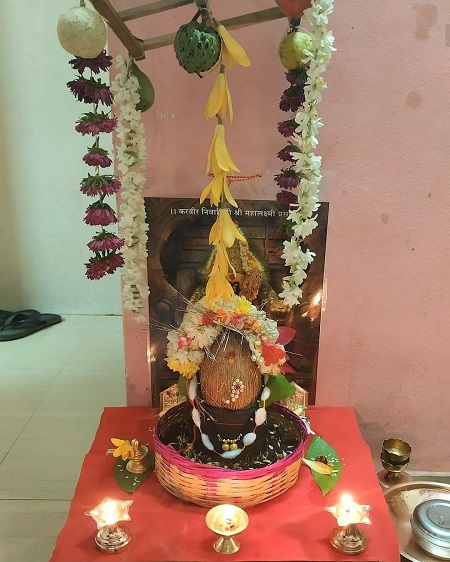 Closeup of Beautiful Goddess Vara Mahalakshmi Decoration with Flowers,  Fruits Stock Photo - Image of hindu, karnataka: 270847578