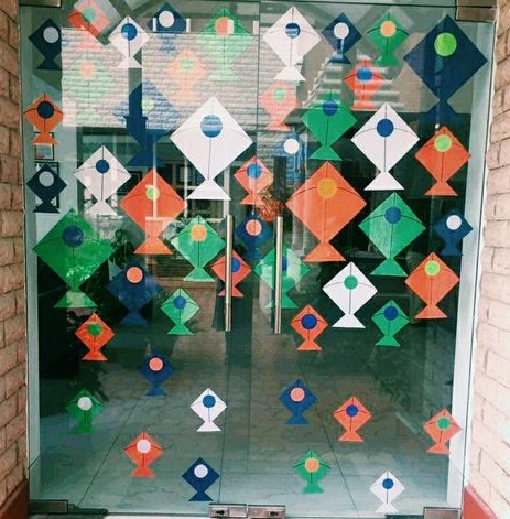 100 pieces of Decorative kites for KITE THEME, Home-Shop decoration in Low  costing - PatangDori.com