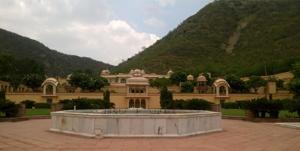Sisodiya Rani Bagh Park In Jaipur
