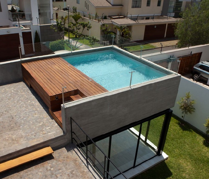 Small House with Rooftop Pool