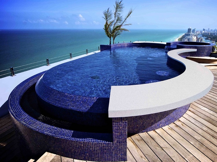 Striking Swimming Pool for Rooftop