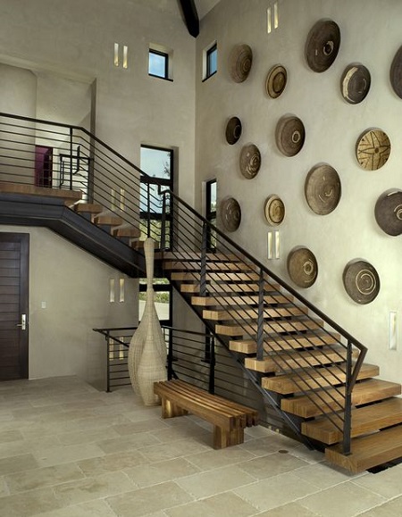 Modern Staircase Wall Décor Design