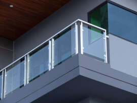 15 Modern Glass Railing Designs For Balcony 2023