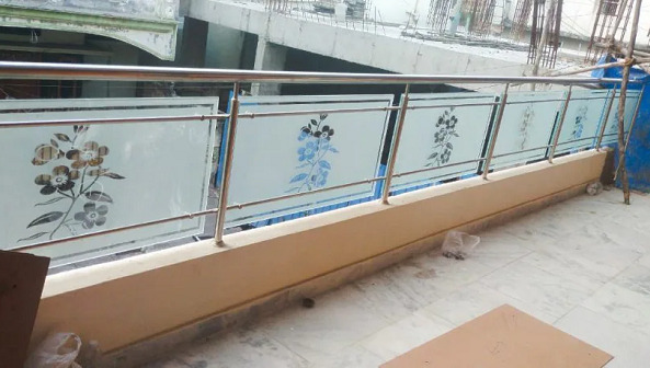 Blooming Flowers Balcony Glass Railing Design