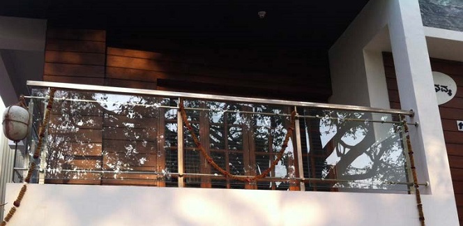 Contemporary Balcony Glass Railing Design